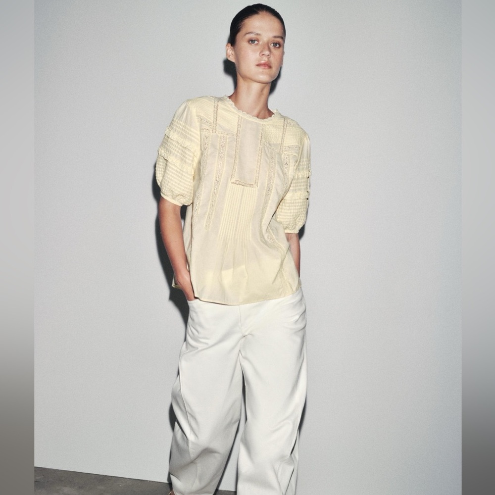 NWT. Zara butter yellow puff sleeve cotton blouse. Size L.